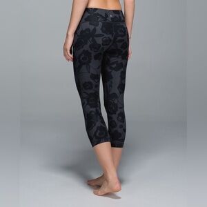 Lululemon Wunder Under Crop II *Full-On Luxtreme - Size 2